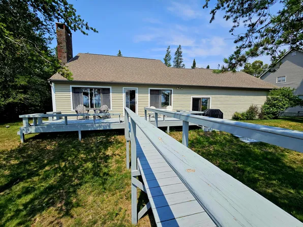 12719 Beach Rd, Naubinway, MI 49762