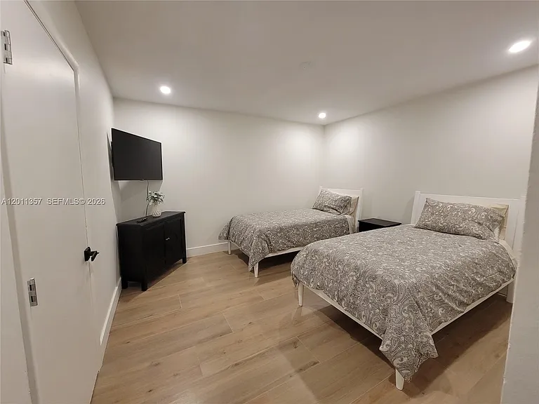 735 Tradewind Dr — Photo 31