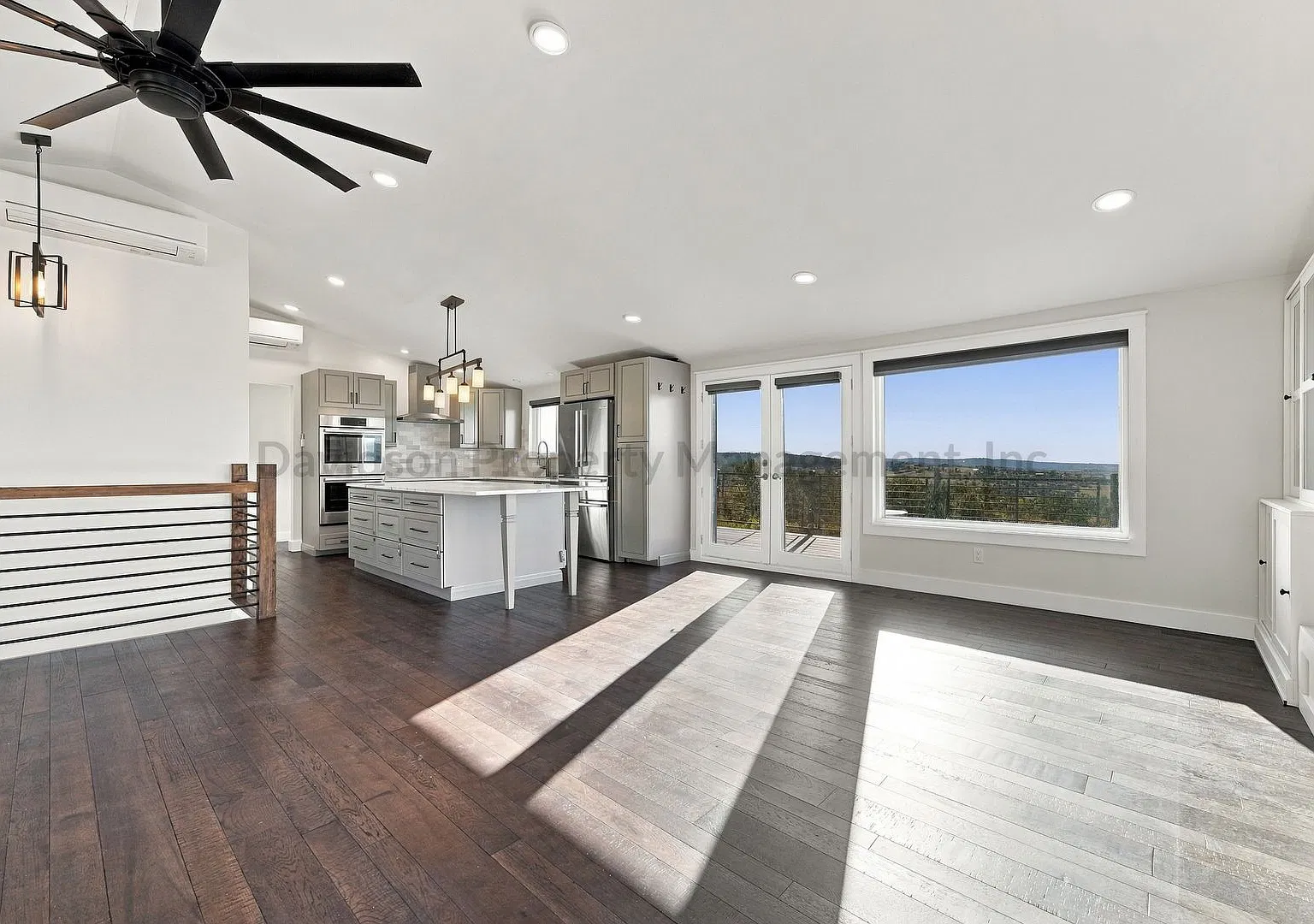 Stunning 5 Bedroom House in Gleneagle with Gorgeous Mountain Views — Photo 3