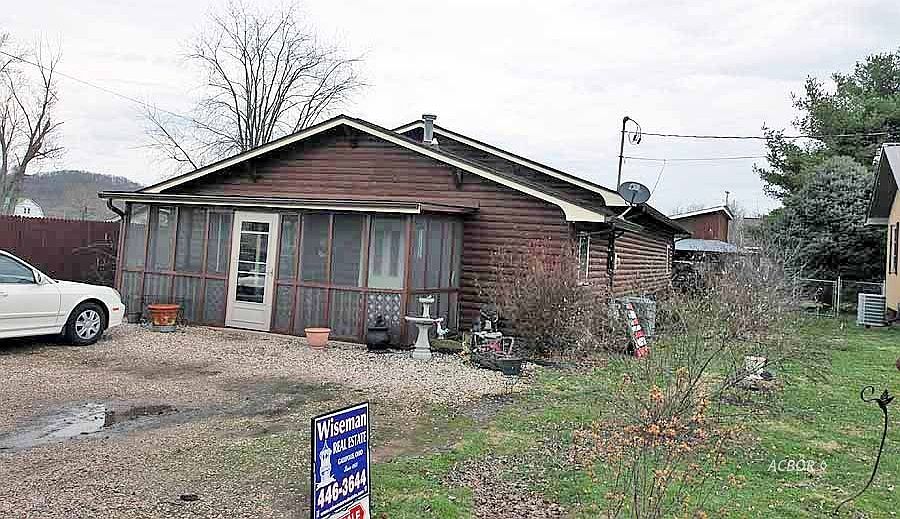 1st image of 62 Hubbard Ave