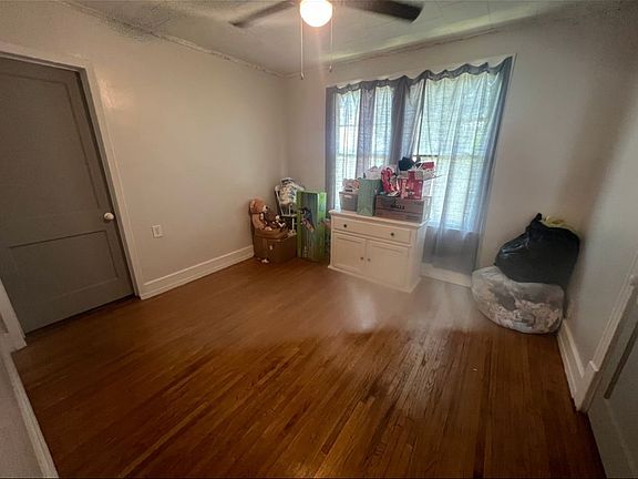 5th image of 14 Baywood Dr