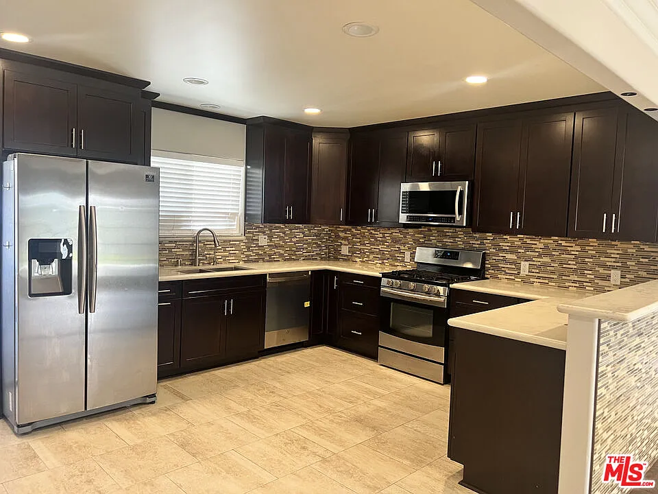 4 bed, 2.0 bath, 1350 sqft, $5,000 — Photo 3