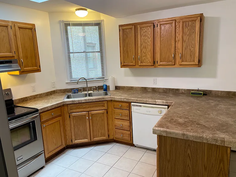 669 Ferry St — Photo 13