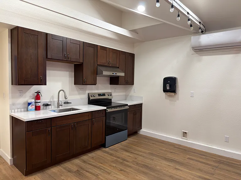 4224 Governor Dr — Photo 10