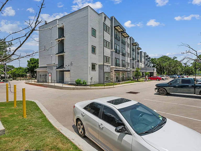 Vista at Interpark — Photo 4