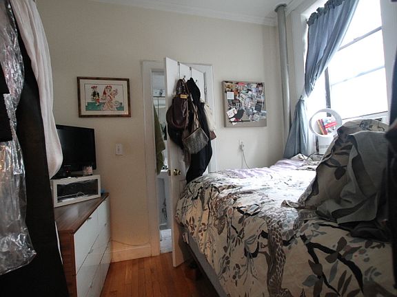 4th image of 216 W 16th St #20