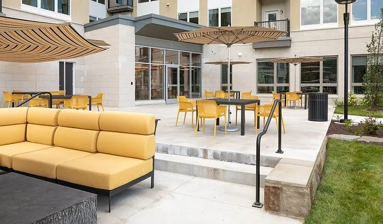 50 Front Luxury Apartments — Photo 17