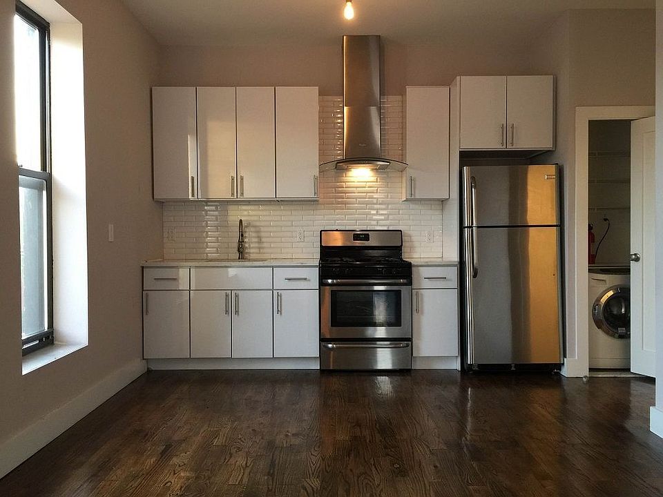 1st image of 493 Macon St APT 3