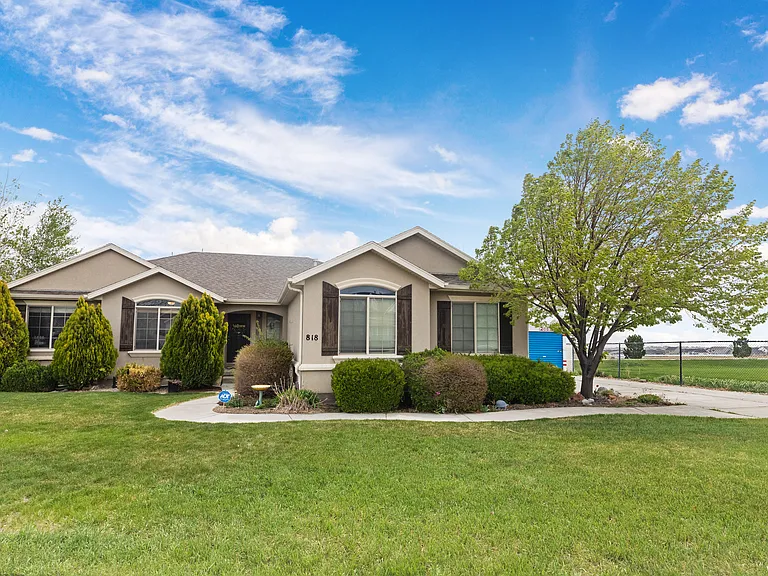 818 N Buffalo Dr — Photo 1