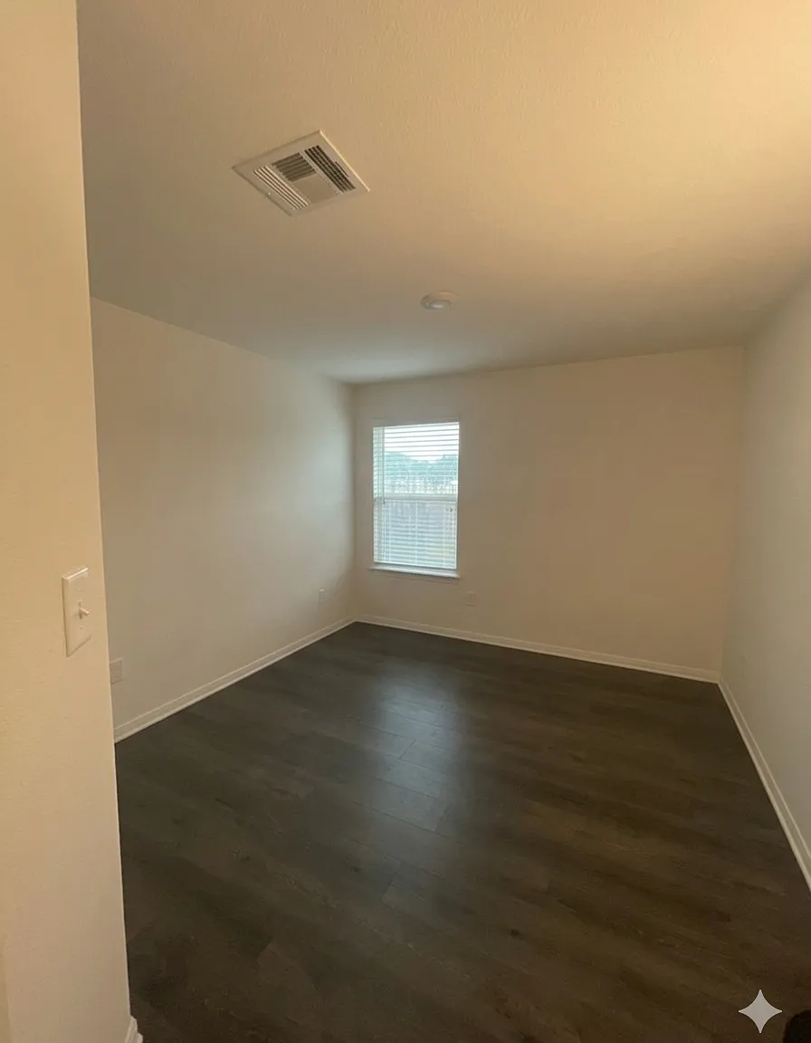 4 bed, 2180 sqft, $2,700 — Photo 3