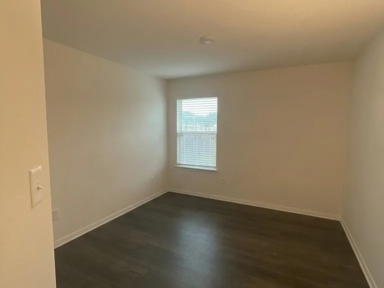 3300 Stanley St — Photo 3