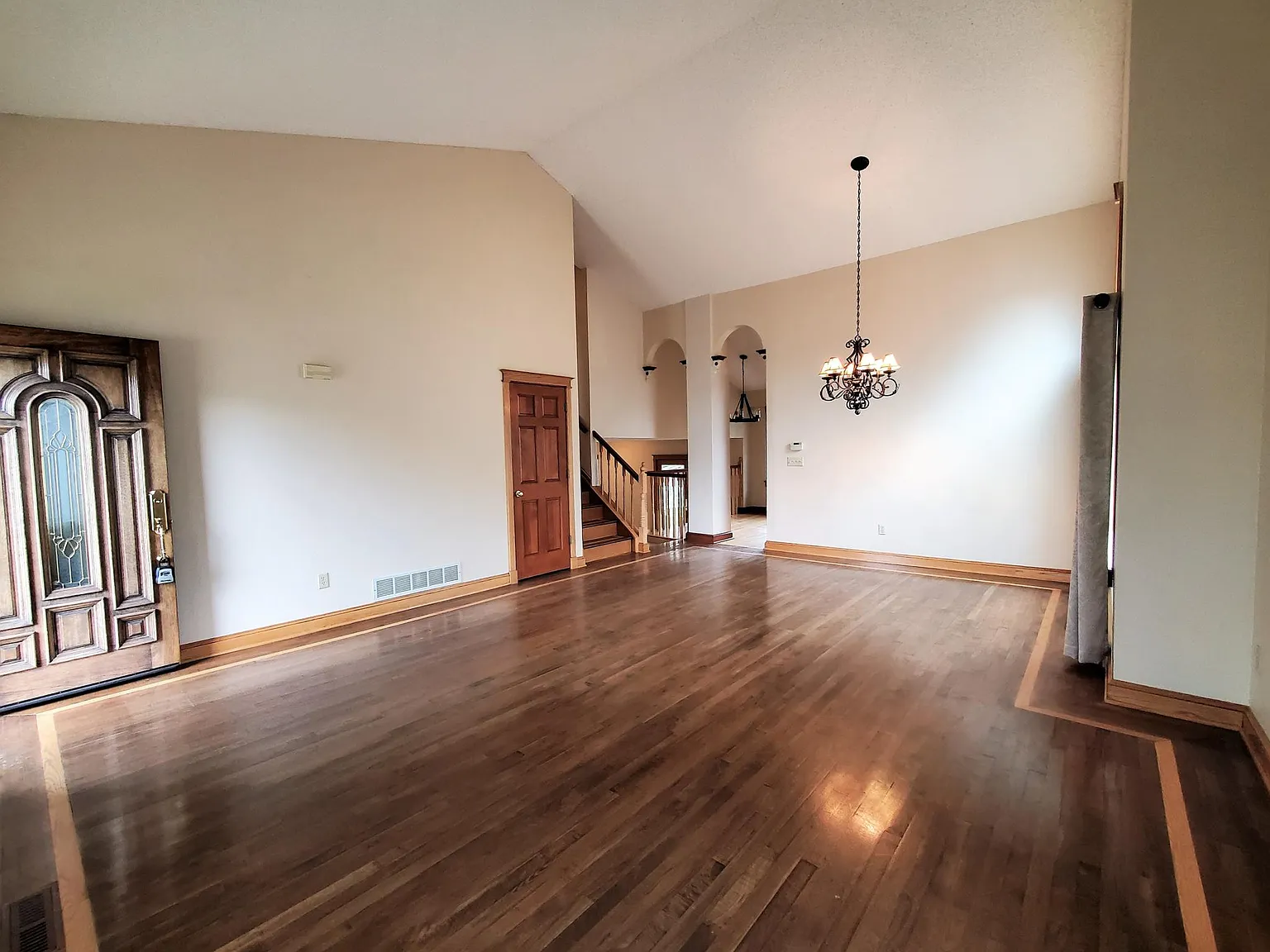 4 bed, 2500 sqft, $3,600 — Photo 2