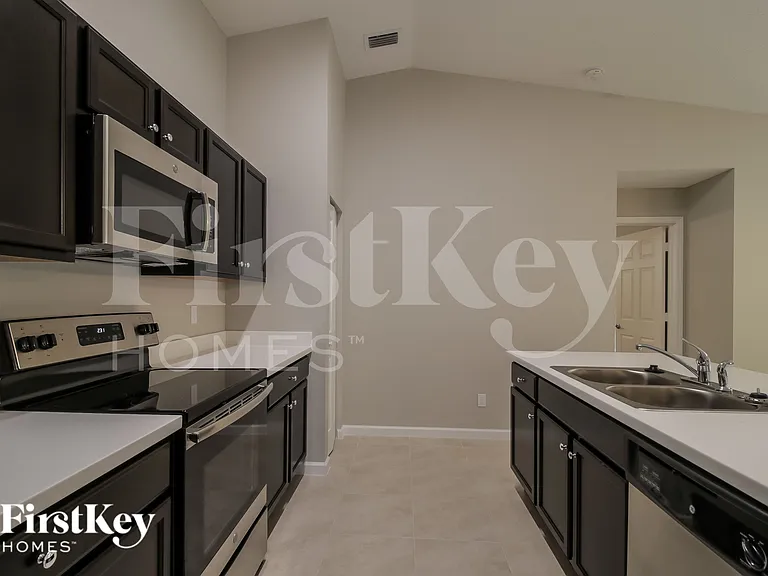 1099 Braddock Ave SE — Photo 6