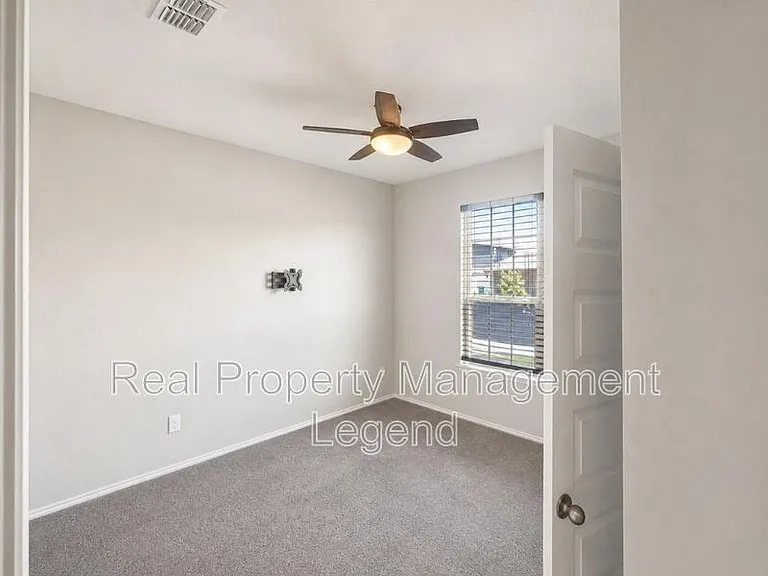 5601 Portola Ln — Photo 6