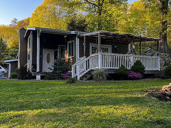 3rd image of 53 Valley View Ln