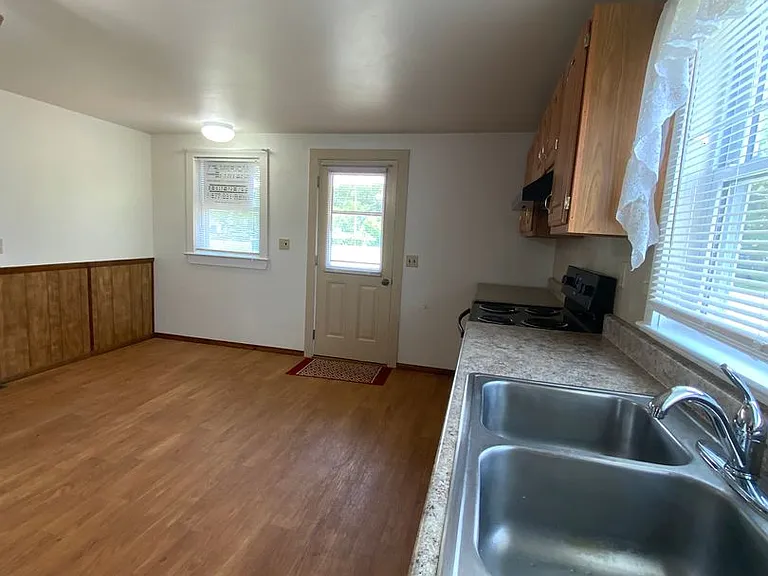 21 Roberts Rd — Photo 12