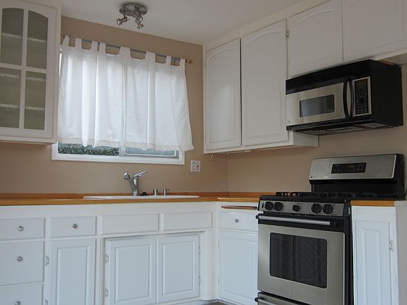 5th image of 24012 Hartland St