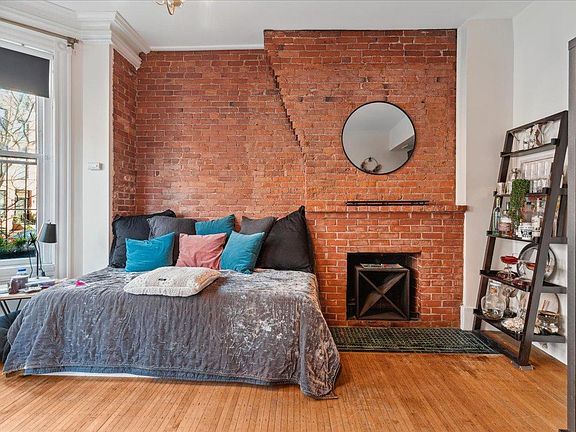 2nd image of 428 Marlborough St APT 1