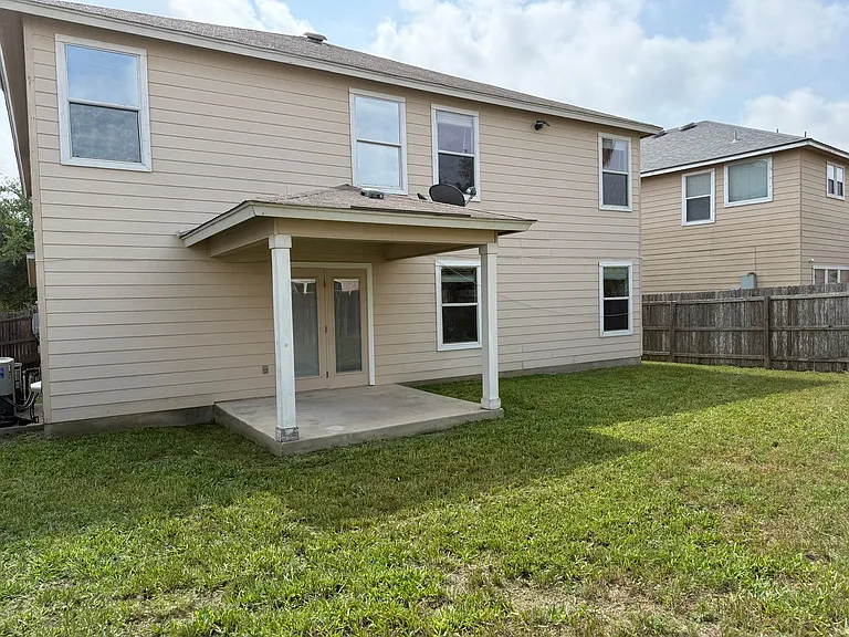 2127 Red Rock Xing — Photo 32