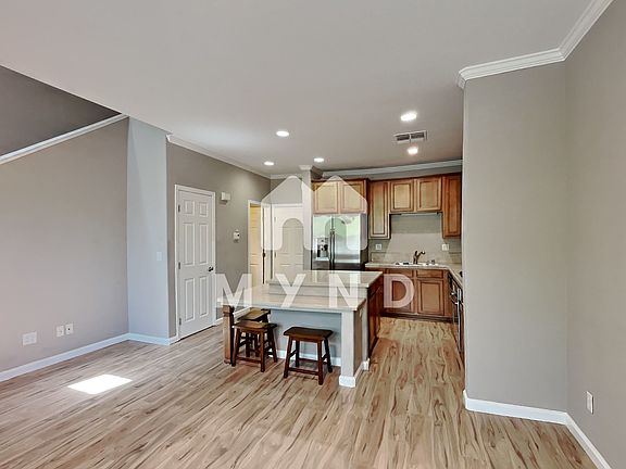 4th image of 4473 E Commerce Way