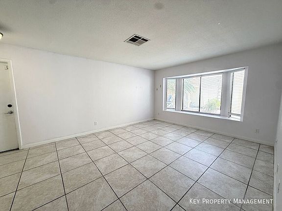 3rd image of 2066 Waverly Cir