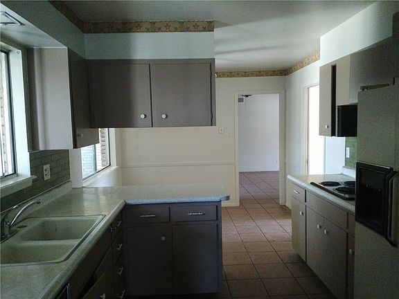 3rd image of 6224 Dew Dr