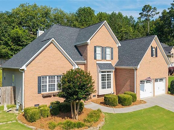 2nd image of 114 Towne Lake Dr NE