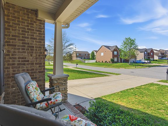 5th image of 257 Gibson Dr