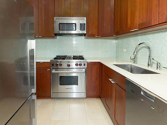 4th image of 236 E 47th St APT 12C