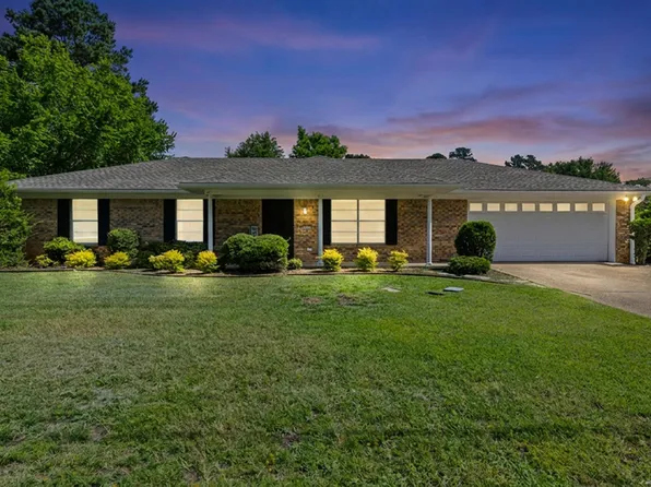 907 Robin Ln, White Oak, TX 75693
