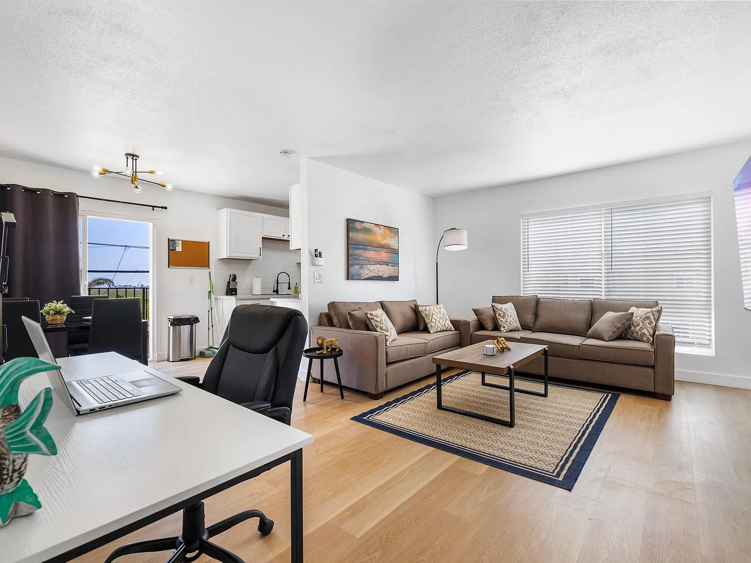 2 bed, 800 sqft, $2,695 — Photo 2