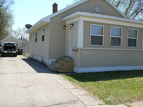 523 Newton St Photo 1