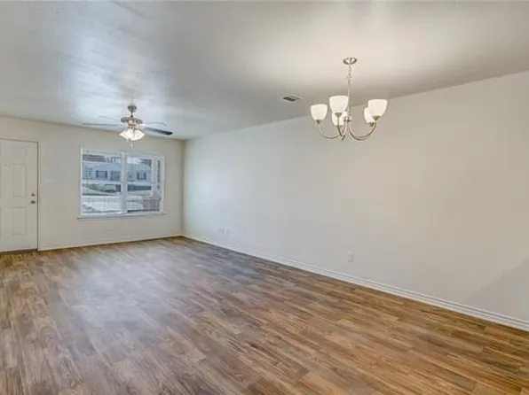 3004 N Hampton St, Fort Worth, TX 76106