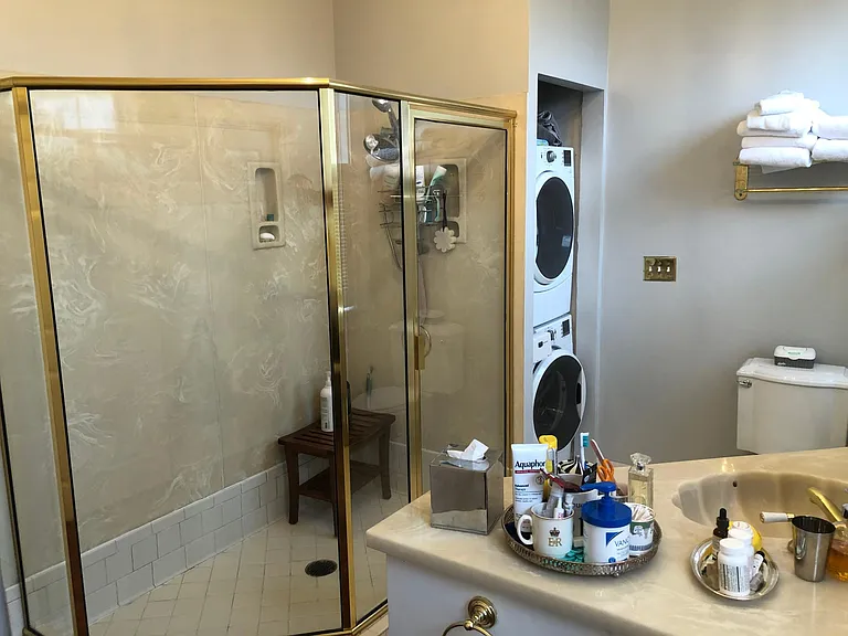 418 E Macon St — Photo 8