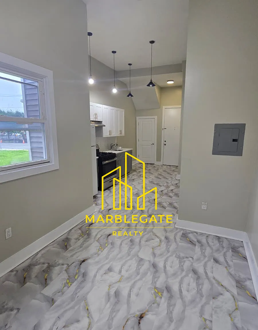 2 bed, 850 sqft, $1,750 — Photo 2