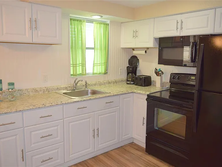140 W Cowles St — Photo 5
