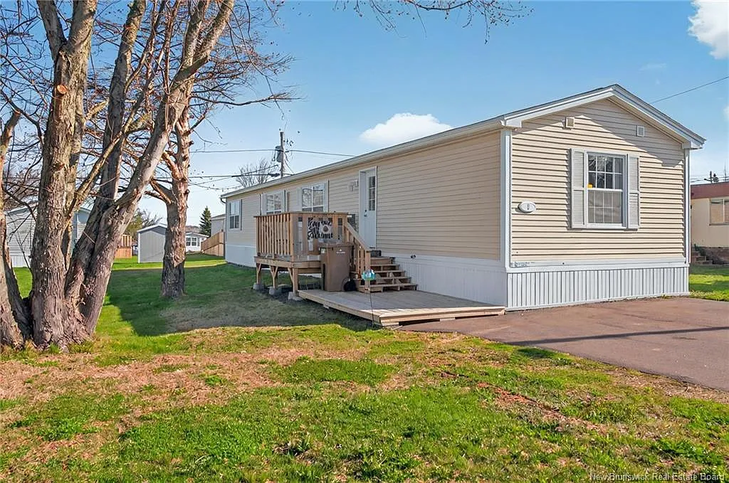 3 bed, 1.0 bath, 1178 sqft, $199,900 — Photo 1