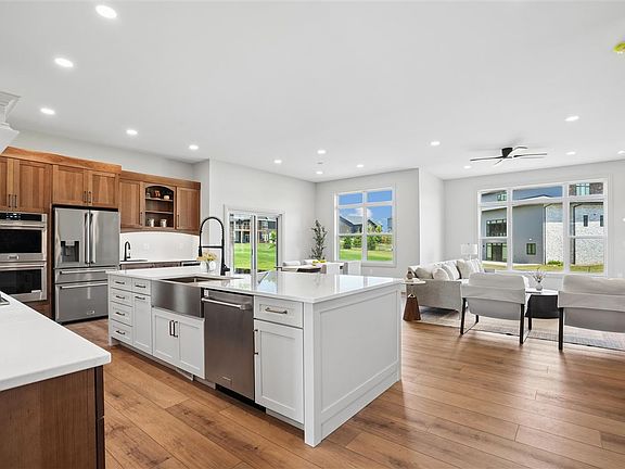 5th image of 702 Lakeview Ct