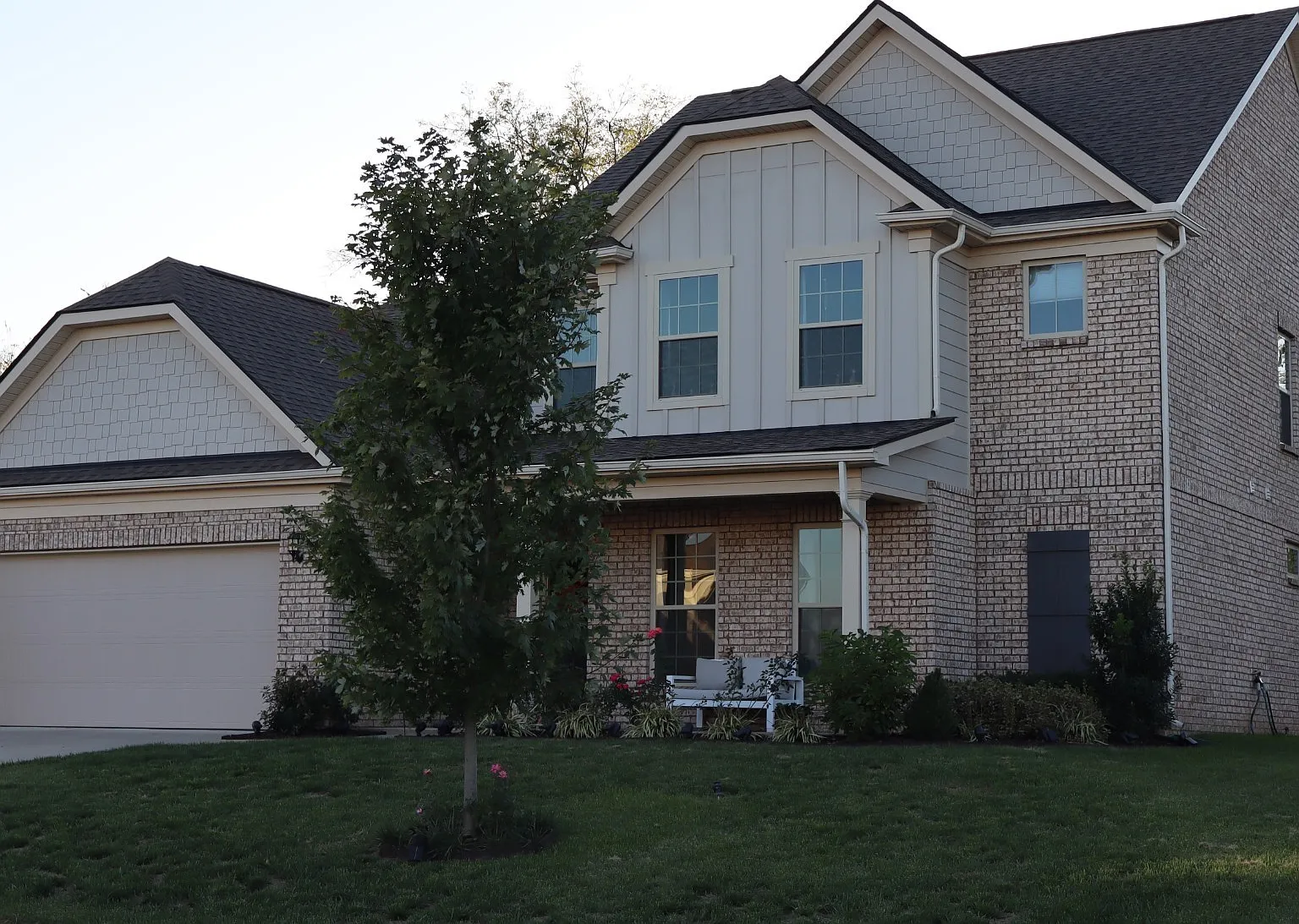 4 bed, 2.5 bath, 2887 sqft, $3,400 — Photo 2