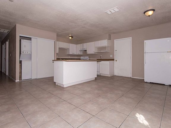 3rd image of 1128 W Lake Mead Blvd