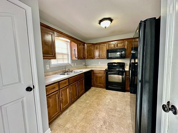 4th image of 534 Fox Trot Dr