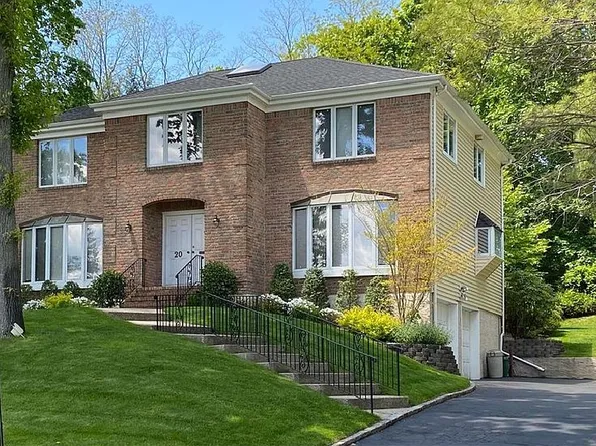 28 Beechwood Rd, Roslyn, NY 11576