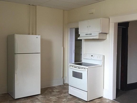 3rd image of 407/409 S Potomac St