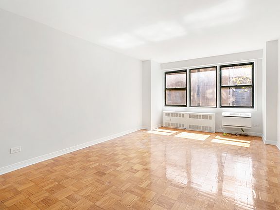 3rd image of 200 E 15th St APT 4B