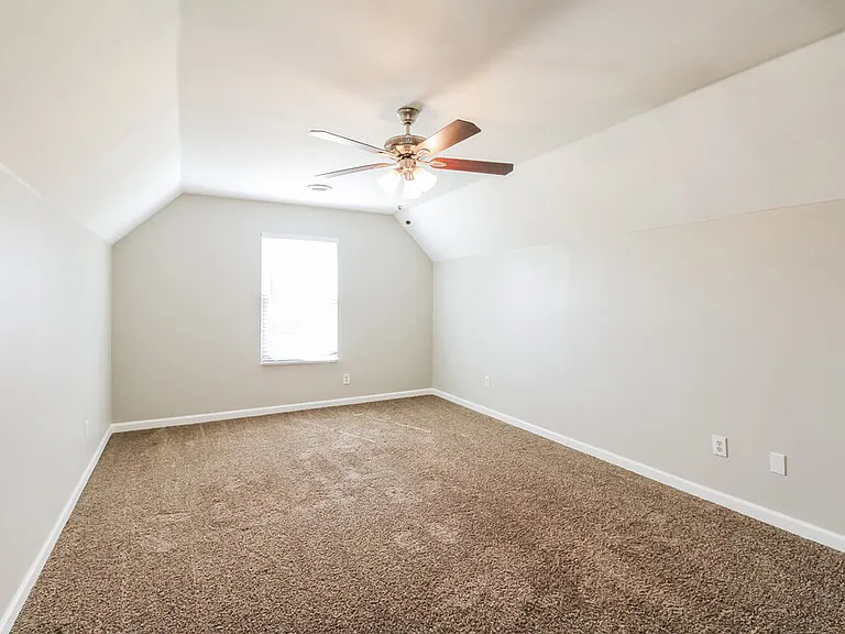 245 Heritage Cir E — Photo 9