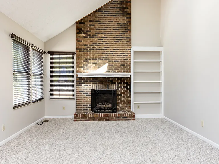 6085 Tara Hill Dr — Photo 17