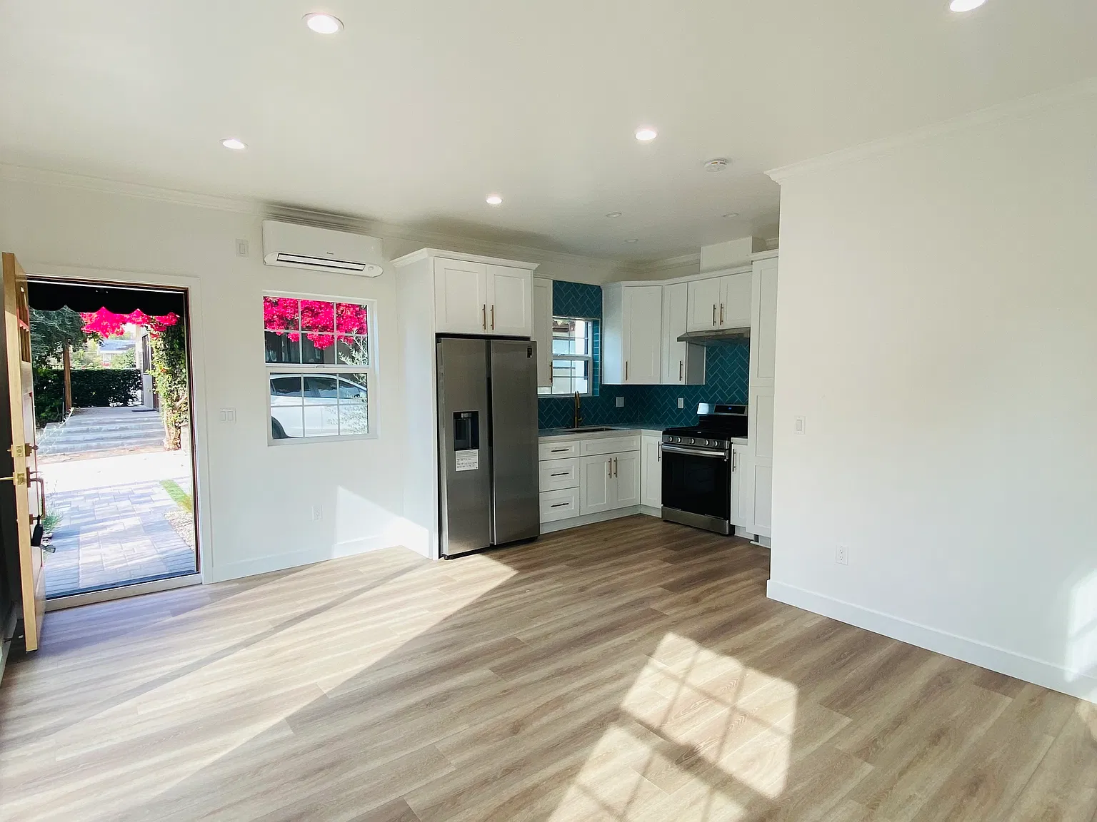 Studio, 350 sqft, $2,000 — Photo 3