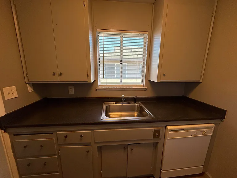 2032 Benita Dr #4 — Photo 16
