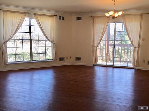 3rd image of 243 Village Circle Dr #243