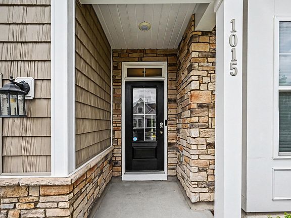 3rd image of 1015 Meadow Pond Dr